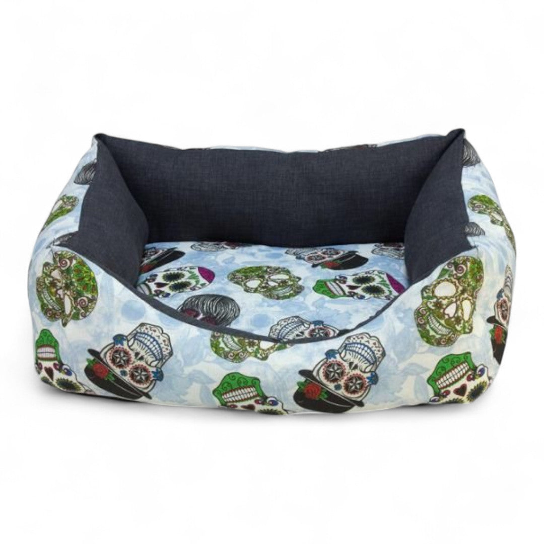 Cama Cuadrada para Perros Estampado Calaveras 60x55 y 70 cm – Acolchada, Lavable y Antideslizante | Arquivet